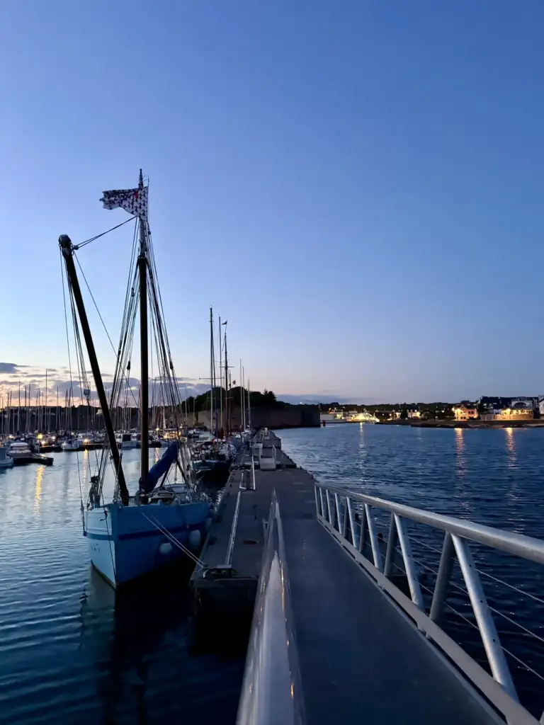 Port de Concarneau, ville d’origine de Pont de Mer Humanitaire.