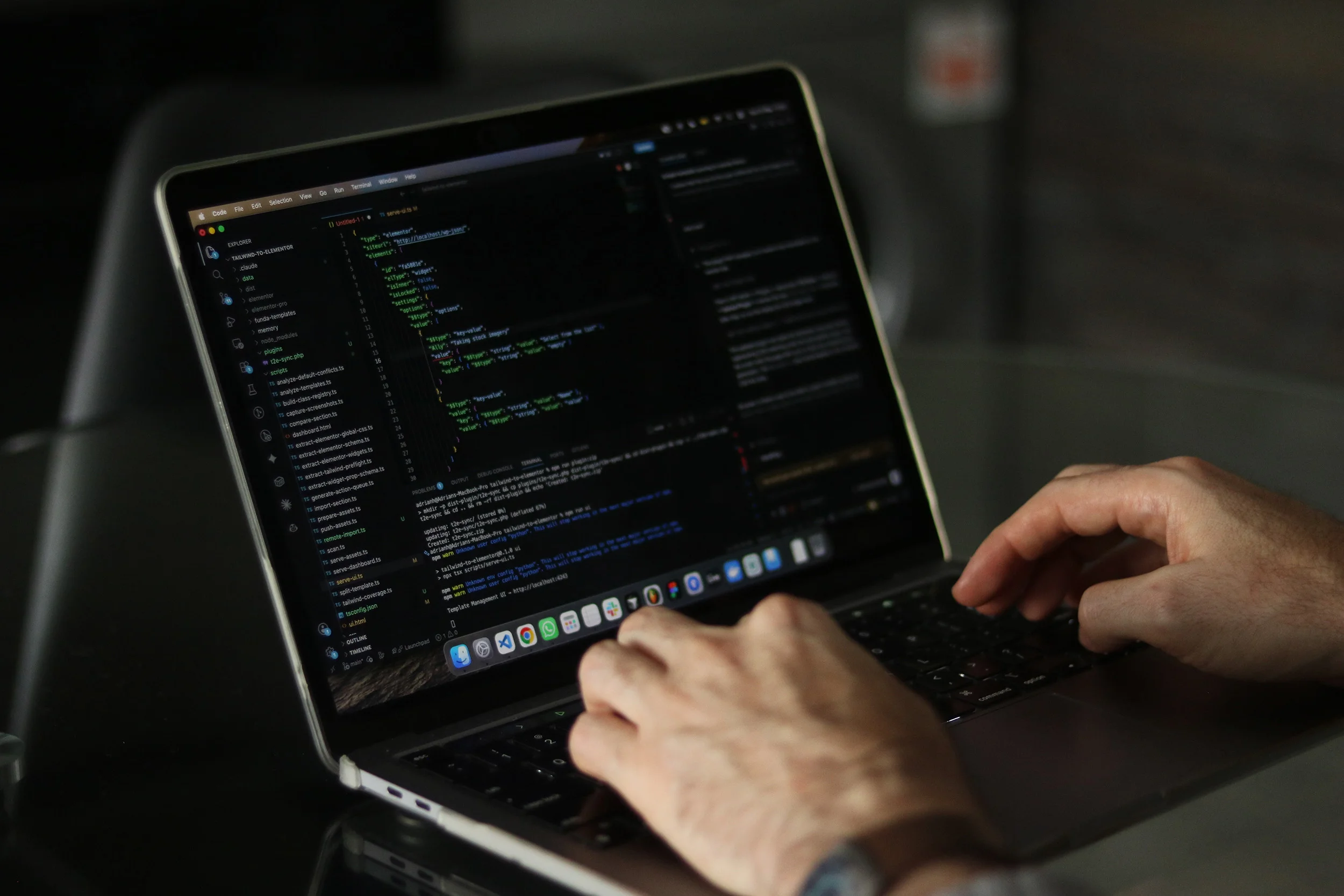 Écran d’ordinateur utilisé pour un apprentissage numérique et la programmation.